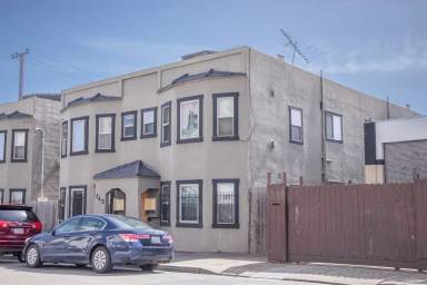 Main picture of 745 E 11th St
