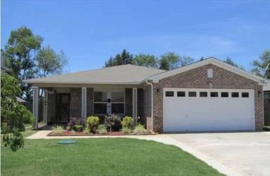 Main picture of 404 Jasmine Dr