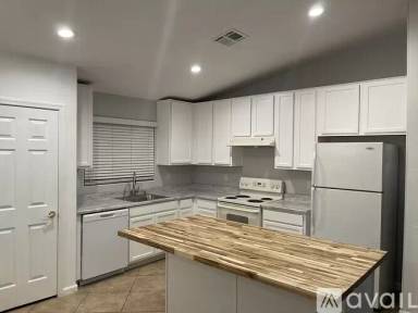 Main picture of 2415 W Park St