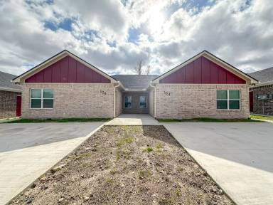 Main picture of 106 Vitava Dr