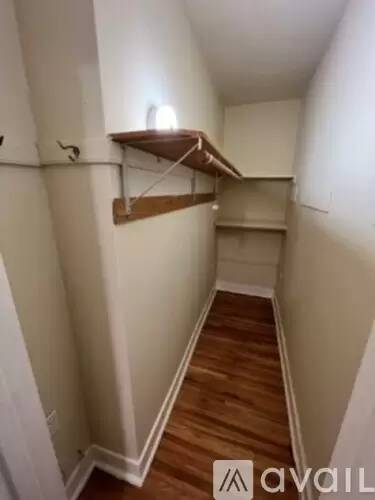 Main picture of 2221 W Arthur Ave