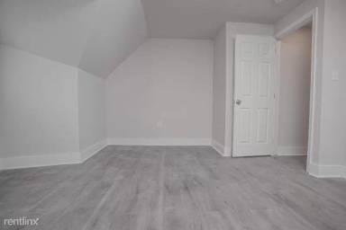 Main picture of 304 E Ontario St