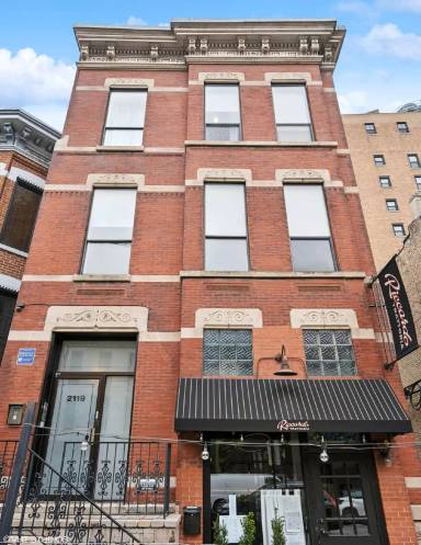 Main picture of 2119 N Clark St
