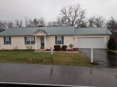 Main picture of 185 Deerfield Rd