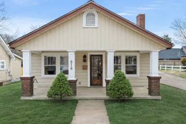 Main picture of 818 Stafford St