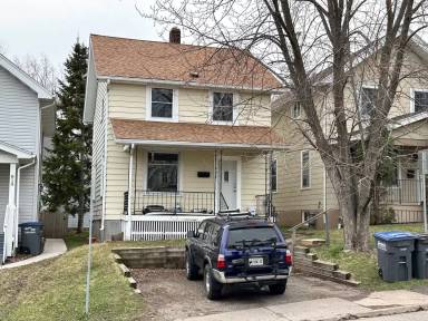Main picture of 825 N 10th Ave E