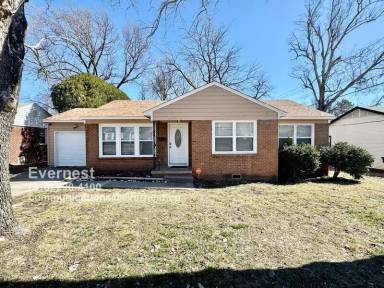 Main picture of 2535 S Pittsburg Ave