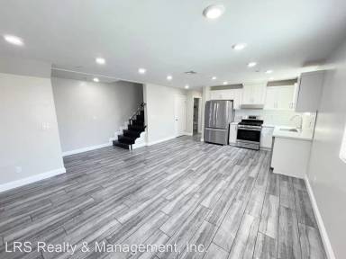 Main picture of 2417 Houston St