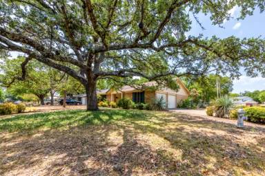 Main picture of 2405 Laramie Trl
