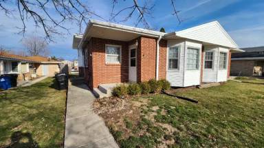 Main picture of 3821 N Main St