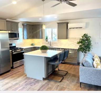 Main picture of 1515 Foster Ave