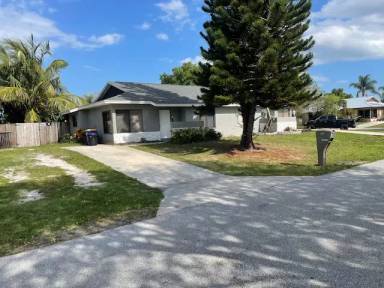 Main picture of 4591 SE Roaring Brook Way