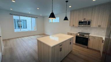 Main picture of 9424 N Oswego Ave