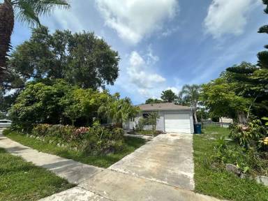 Main picture of 1300 Ethel Cir NE