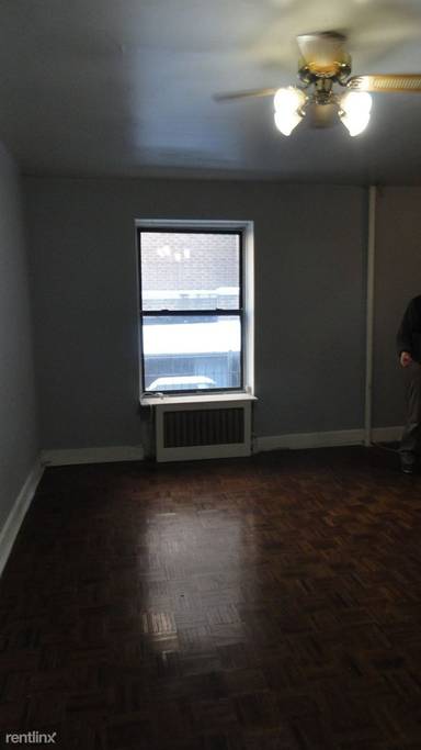 Main picture of 235 E 84th St