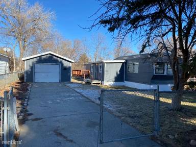 Main picture of 215 Windsor Cir N