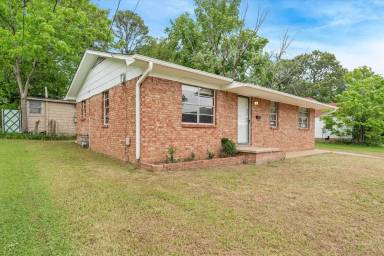 Main picture of 312 W College Ave