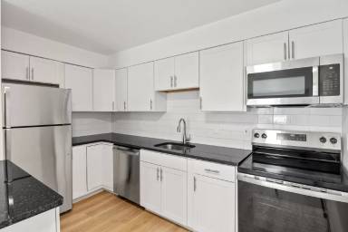 Main picture of 105 1st St