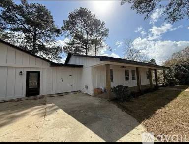 Main picture of 81 Lakeview Dr