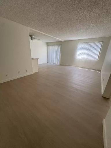 Main picture of 6925 Haskell Ave