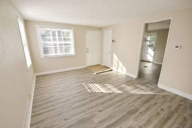 Main picture of 1629 E Bowman St