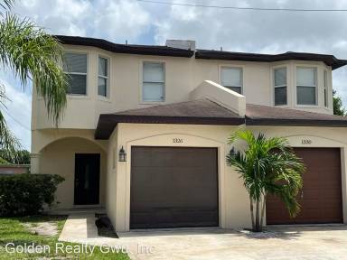 Main picture of 1300 SW 44th Ter