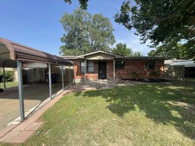 Main picture of 912 Sandy Ln