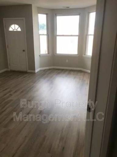 Main picture of 118 W 8th Ave