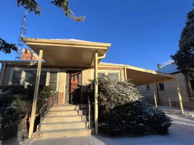 Main picture of 1816 E 19th St