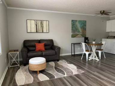 Main picture of 721 Meadow View Rd