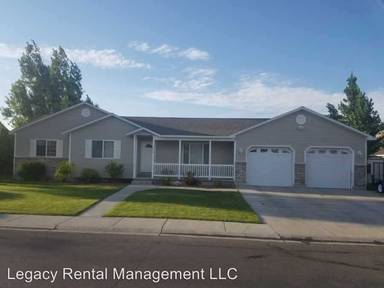 Main picture of 330 E Palomino Dr