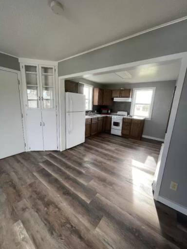 Main picture of 418 3rd St NE