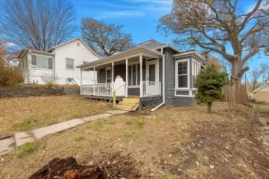Main picture of 318 2nd Ave