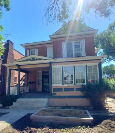 Main picture of 2112 N Grand Ave