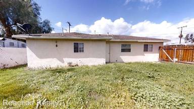 Main picture of 2291 S Artesia St