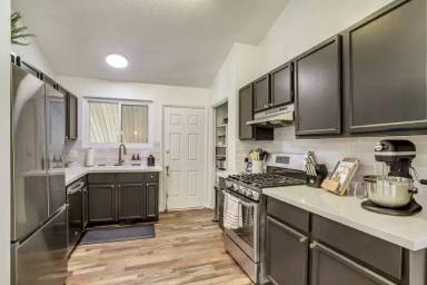Main picture of 1176 W Brister Dr