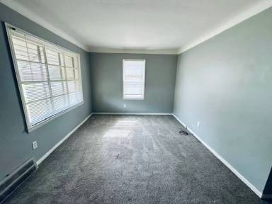 Main picture of 9213 Plainview Ave