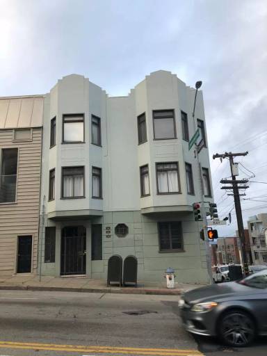 Main picture of 704 Bay St