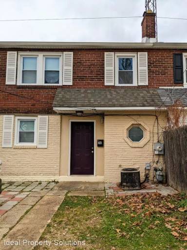 Main picture of 30 Bedford Dr