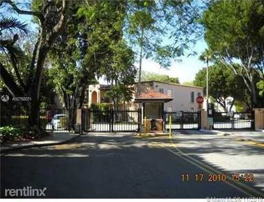 Main picture of 10794 N Kendall Dr