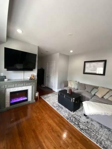 Main picture of 6309 N Albany Ave