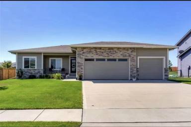 Main picture of 580 NE Bowman Dr