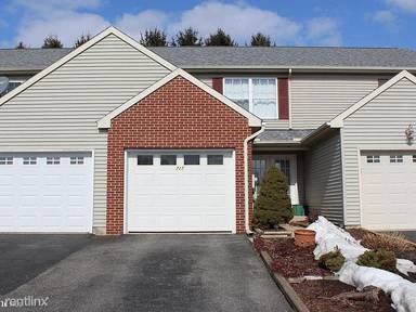 Main picture of 717 Hawk Ridge Dr