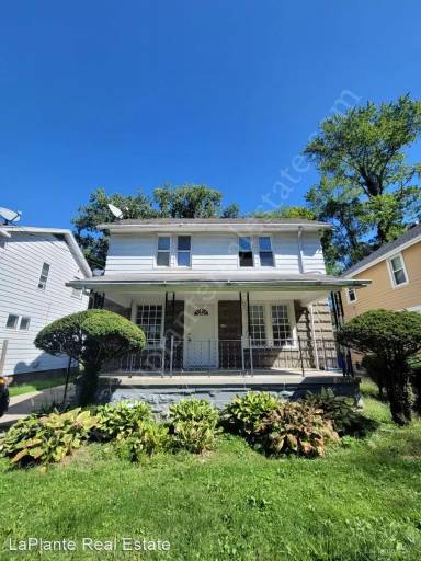 Main picture of 910 Searles Rd
