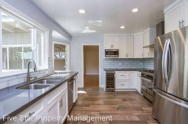Main picture of 820 Edinburgh St