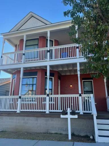Main picture of 659 S Main St