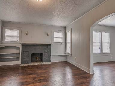Main picture of 2324 W Park Pl