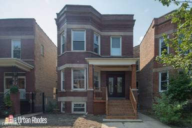 Main picture of 2213 W Addison St