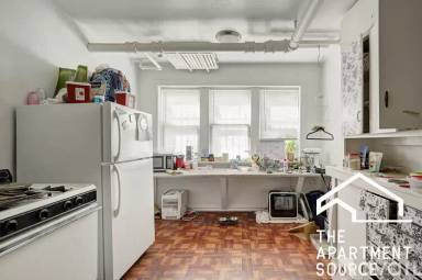 Main picture of 1100 N Hoyne Ave