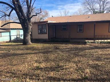 Main picture of 502 Cummins St